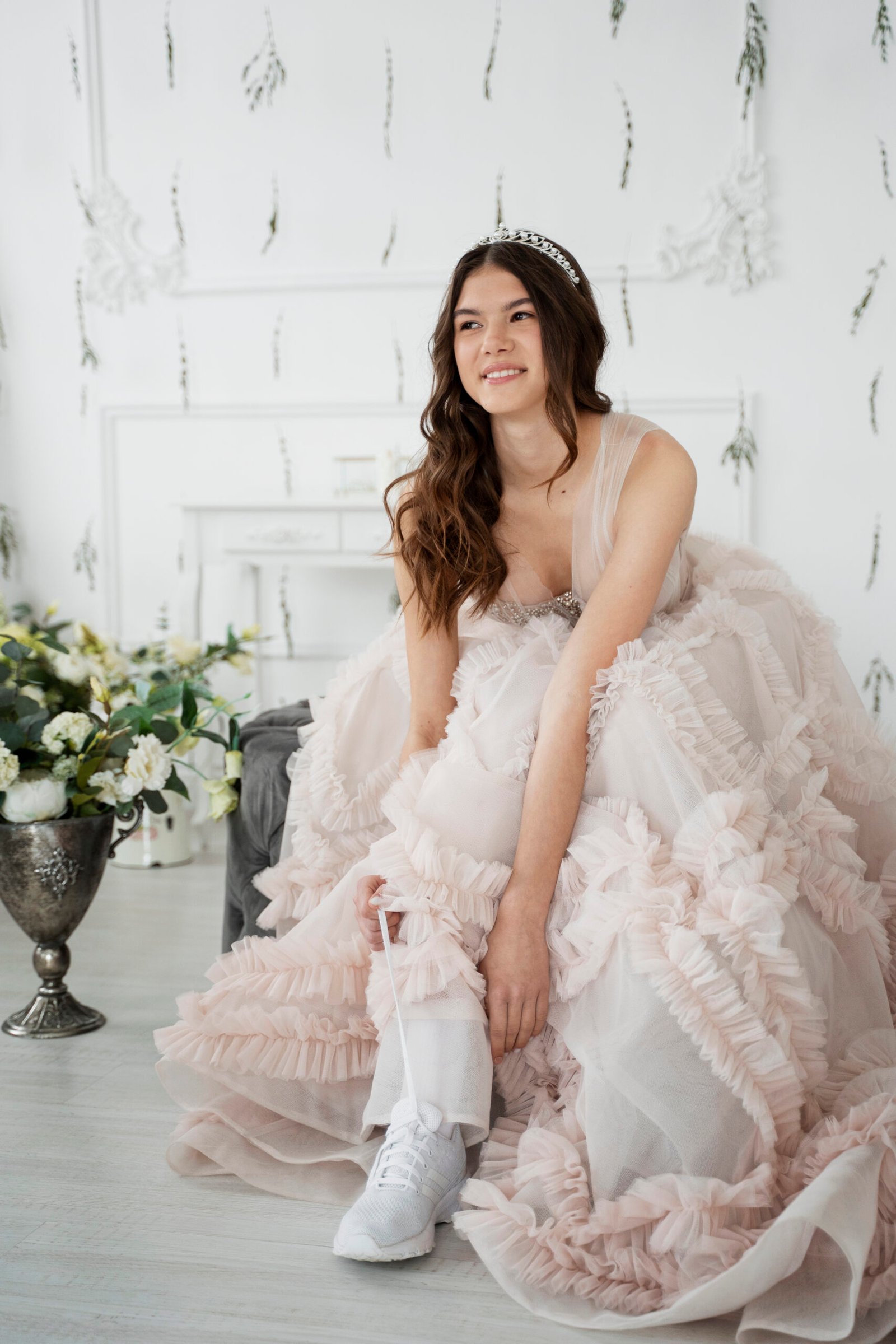 mujer-joven-celebrando-su-quinceanera (2)